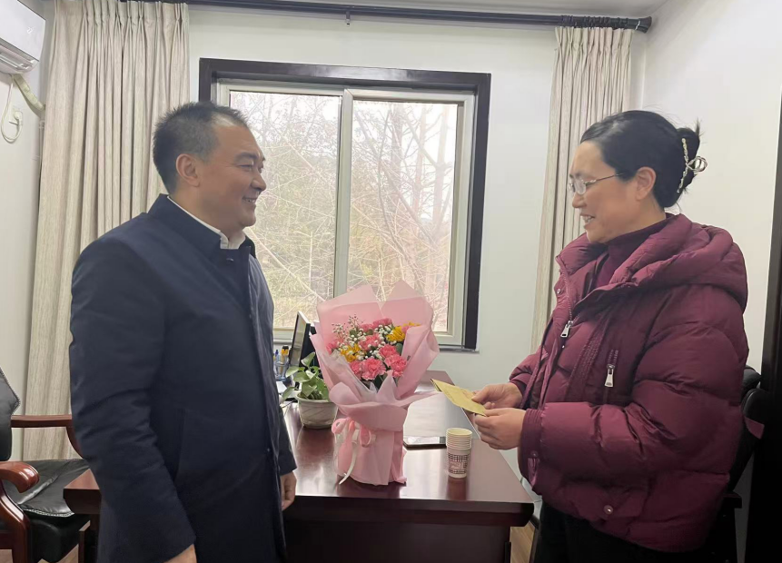 新春慰问送关怀 岁寒情深暖人心——市科协开展春节前走访慰问活动